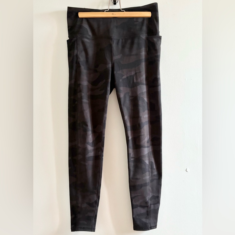 Spyder High Waisted Black Camouflage Joggers